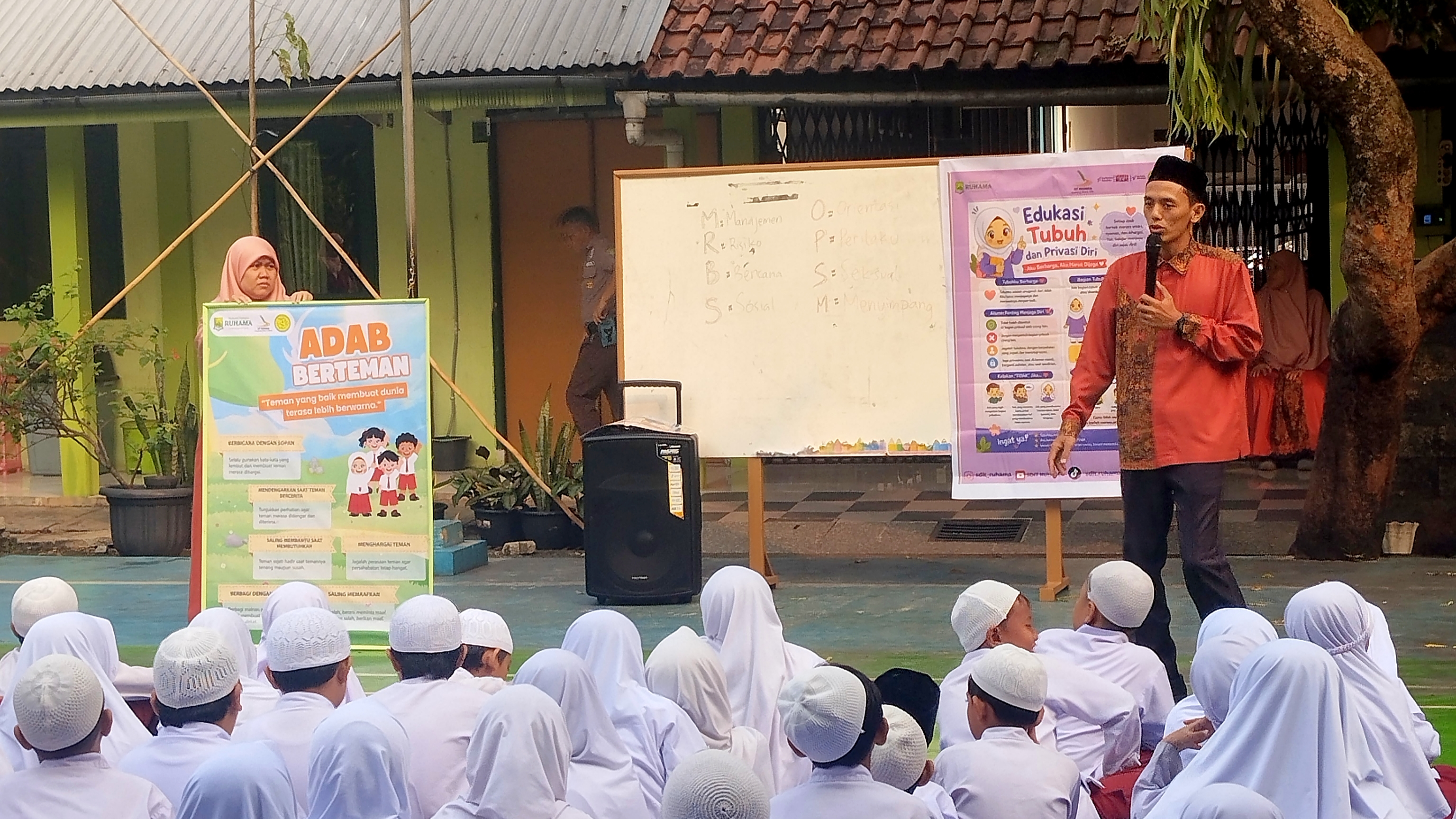 Membangun Adab Berteman di Lingkungan Ramah Sekolah